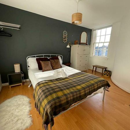 Charming 3 Bedroom Apartment In The Heart Of Vibrant Old Town Edinburgh Bagian luar foto