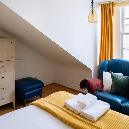 Charming 3 Bedroom Apartment In The Heart Of Vibrant Old Town Edinburgh Bagian luar foto