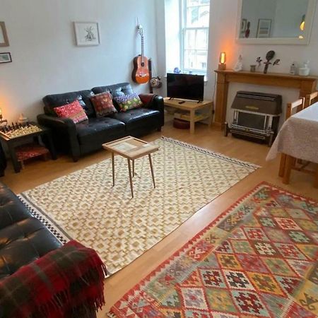 Charming 3 Bedroom Apartment In The Heart Of Vibrant Old Town Edinburgh Bagian luar foto