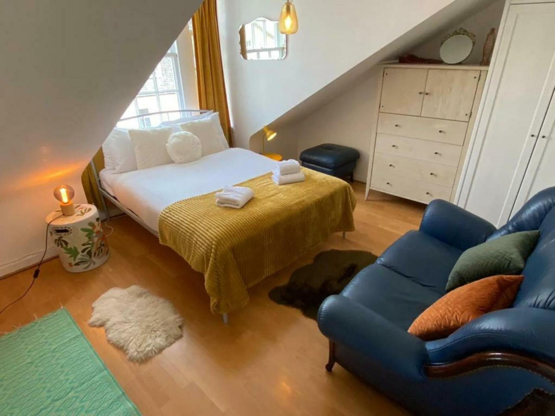 Charming 3 Bedroom Apartment In The Heart Of Vibrant Old Town Edinburgh Bagian luar foto